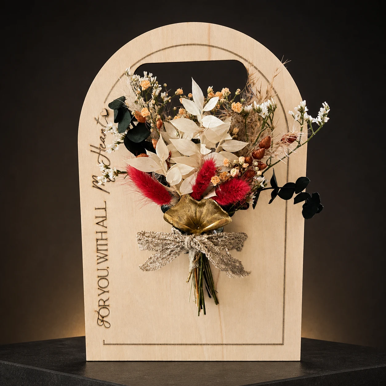Panneau-bouquet en bois gravé, création artisanale personnalisée